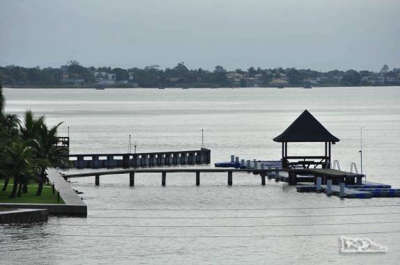 Um belo pier na baía de Guaratuba, litoral do Paraná
